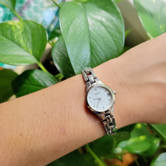 Classic Silver Relic Dainty Calendar Watch - Picture 6 of 13